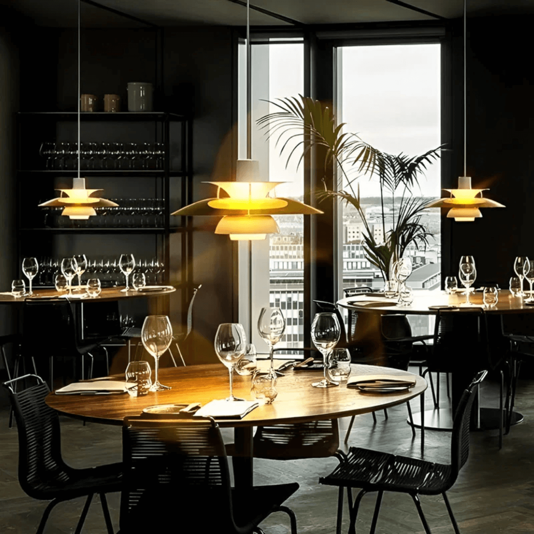 Moderne farverig LED pendellampe i metal