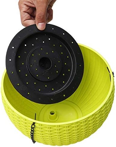 Flettet hængekurv i naturlig stil med kæde til ophængning, ideel til balkon- og haveudsmykning.